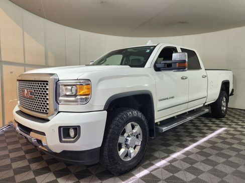 Used 2016 GMC Sierra 3500 Denali w/ Duramax Plus Package image 3