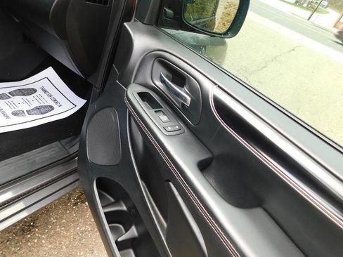 Used 2019 Dodge Grand Caravan SXT w/ Blacktop Package image 25