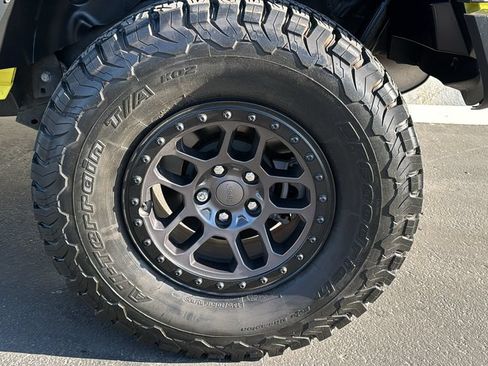 Used 2023 Jeep Wrangler Unlimited Rubicon w/ Xtreme 35 Tire Package AWD/4WD image 11