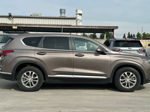 Used 2019 Hyundai Santa Fe SE image 9