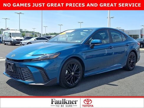 Certified 2025 Toyota Camry SE FWD image 3