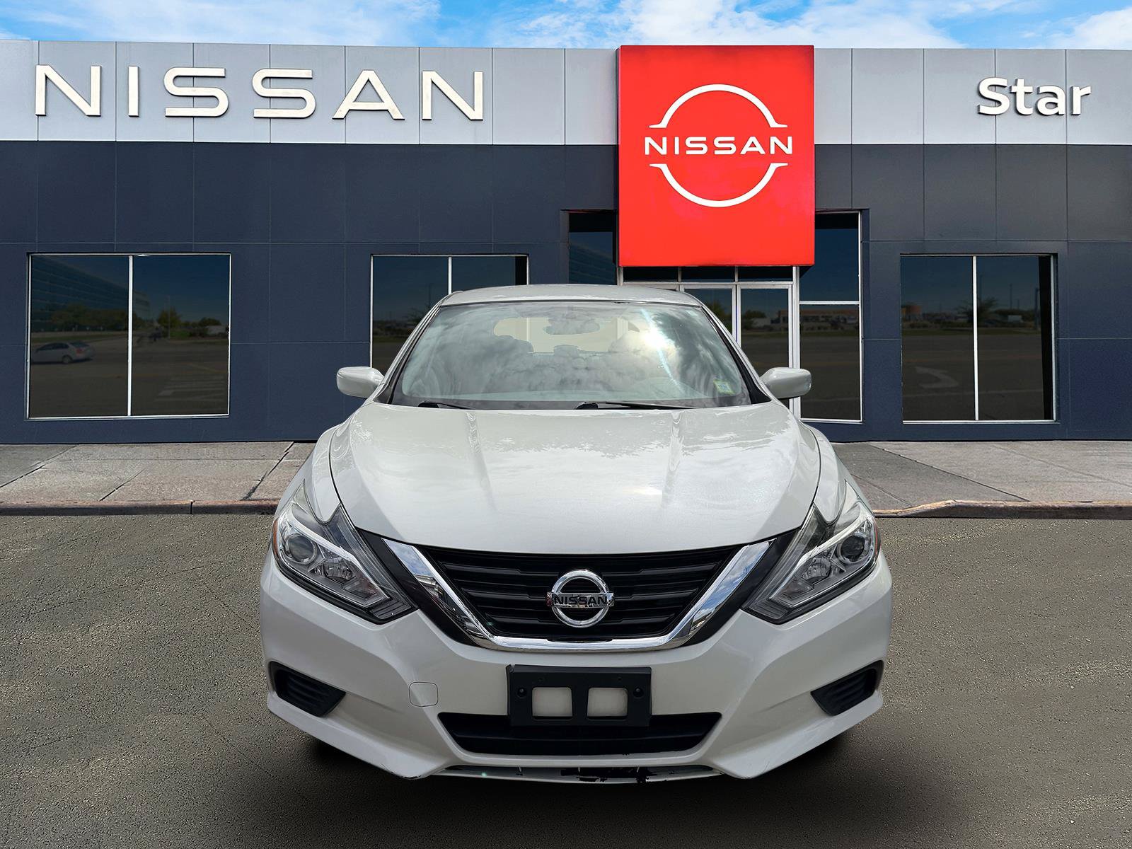 Used 2016 Nissan Altima 2.5 S w/ Power Driver Seat Package FWD image 2