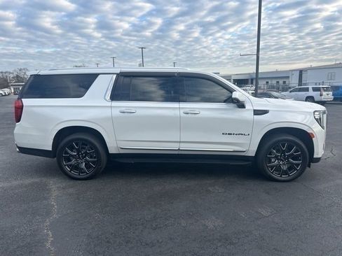 Used 2023 GMC Yukon XL Denali w/ Advanced Technology Package image 5