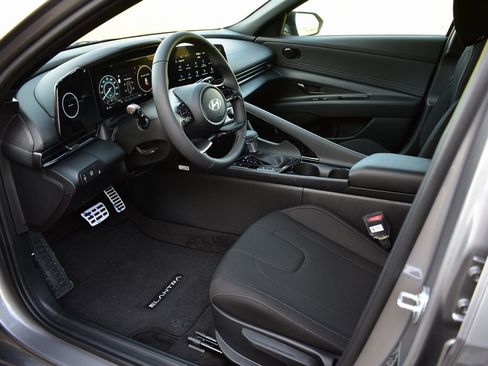 New 2025 Hyundai Elantra SEL image 15