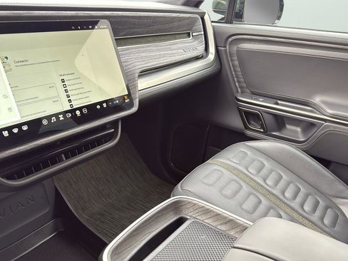 Used 2022 Rivian R1T Adventure image 20