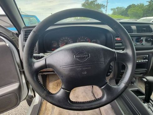 Used 2000 Nissan Frontier XE RWD image 11