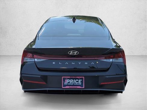 Certified 2025 Hyundai Elantra SEL FWD image 6
