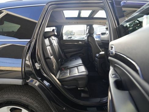 Used 2011 Jeep Grand Cherokee Laredo image 25