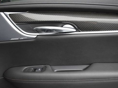 Used 2023 Cadillac XT6 Sport w/ Technology Package image 32