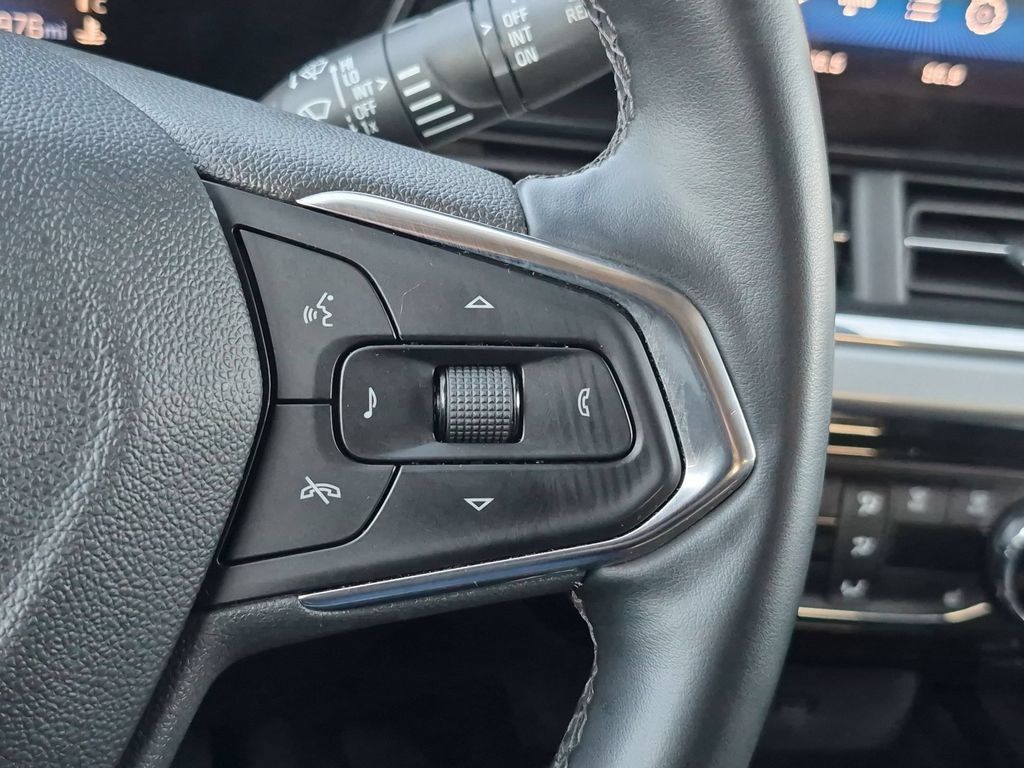 Used 2025 Chevrolet Trax LT w/ LT Convenience Package FWD image 22