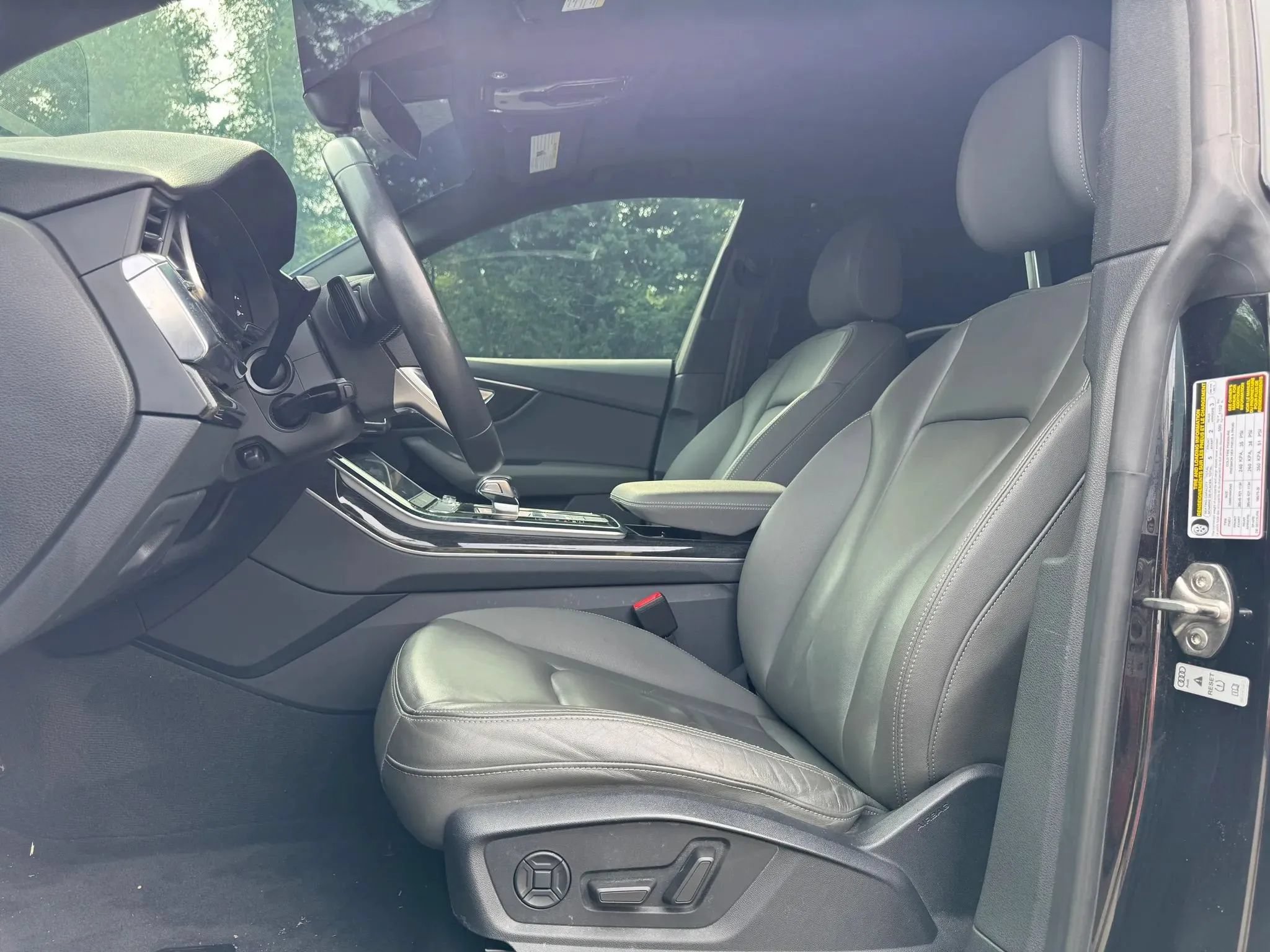 Used 2019 Audi Q8 Premium w/ Convenience Package AWD/4WD image 17
