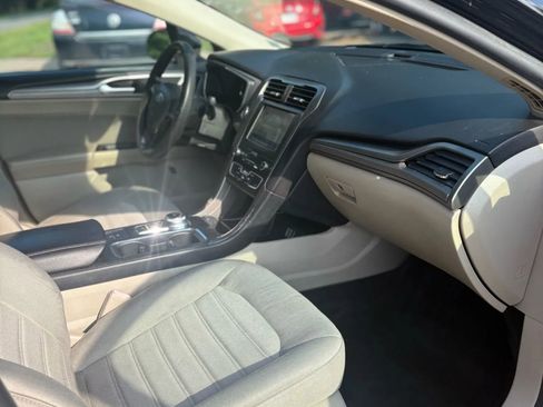 Used 2019 Ford Fusion SE image 40