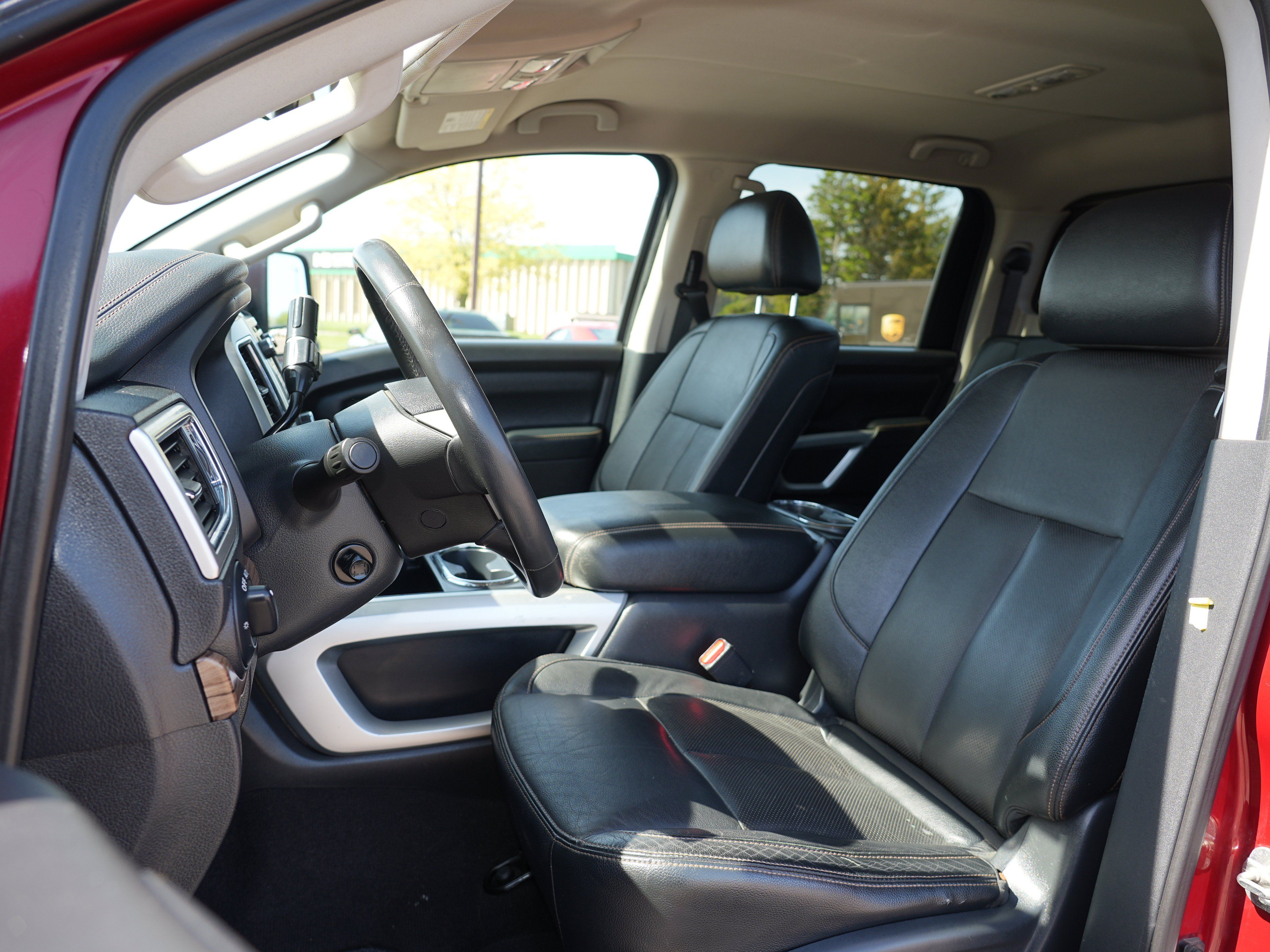 Used 2018 Nissan Titan SL w/ Texas Titan Edition AWD/4WD image 12