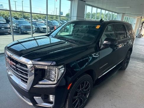 Used 2023 GMC Yukon SLT w/ SLT Premium Package RWD image 3