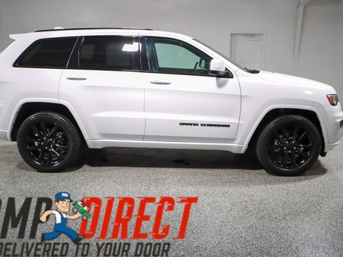 Used 2018 Jeep Grand Cherokee Altitude image 6