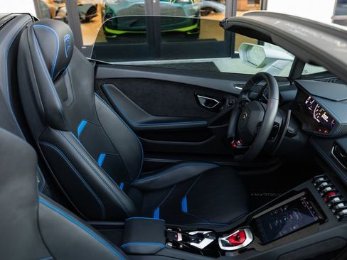 Used 2020 Lamborghini Huracan EVO image 30