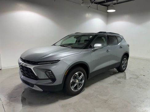 Used 2024 Chevrolet Blazer LT w/ Convenience Package FWD image 3