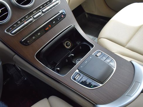 Used 2021 Mercedes-Benz GLC 300 300 4MATIC Premium Pkg Panoram image 24