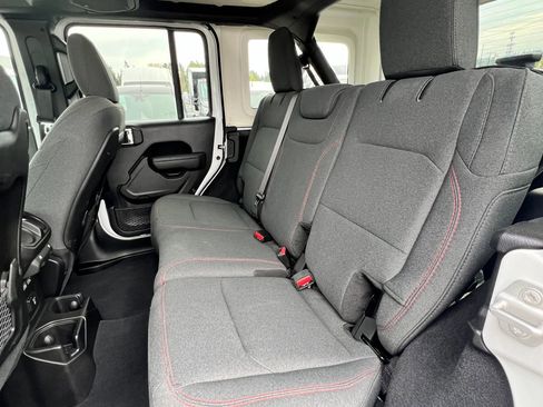 Used 2025 Jeep Wrangler Unlimited Rubicon image 12