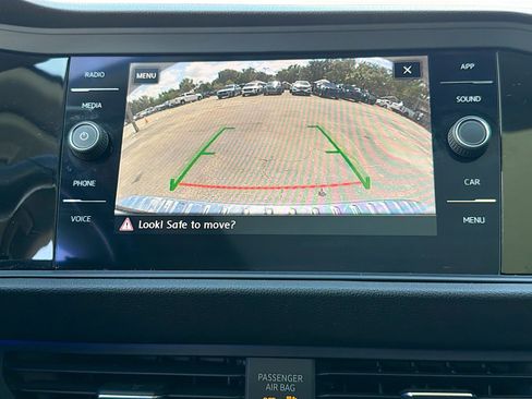 Used 2019 Volkswagen Jetta SEL w/ Cold Weather Package FWD image 32