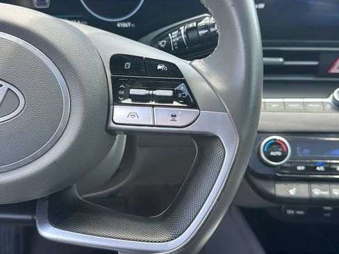 Used 2025 Hyundai Elantra SEL FWD image 18