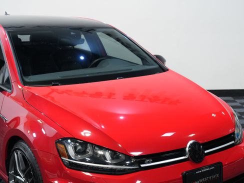 Used 2017 Volkswagen Golf 4-Door AWD/4WD image 12