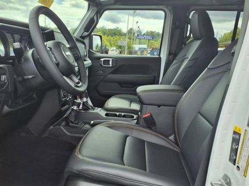 New 2025 Jeep Gladiator Sport image 5