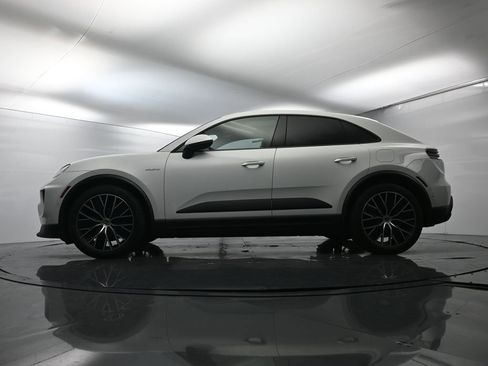Certified 2025 Porsche Macan Electric image 46