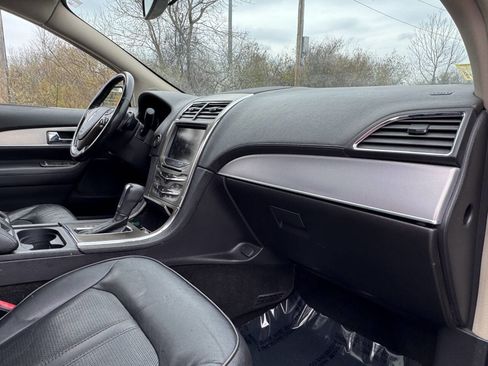 Used 2013 Lincoln MKX AWD image 17