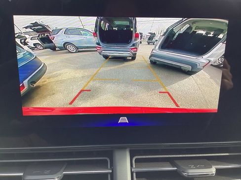 Used 2025 Chevrolet Trax LT w/ LT Convenience Package image 21