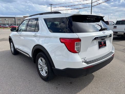Used 2022 Ford Explorer XLT AWD/4WD image 4
