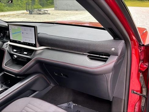 Used 2025 Ford Explorer ST-Line w/ ST-Line Street Pack AWD/4WD image 15