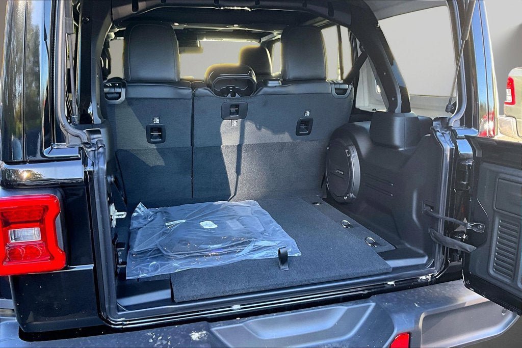 New 2026 Jeep Wrangler Unlimited Sahara AWD/4WD image 5