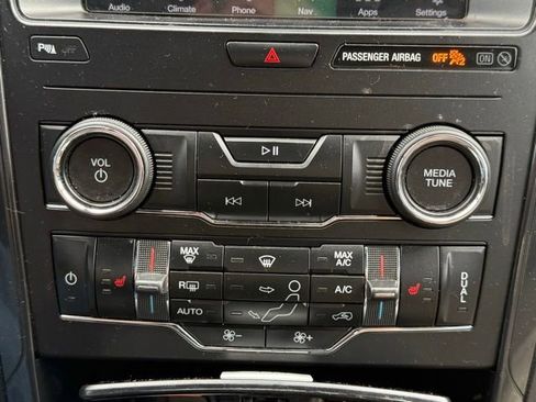 Used 2019 Ford Explorer XLT w/ Equipment Group 202A FWD image 28