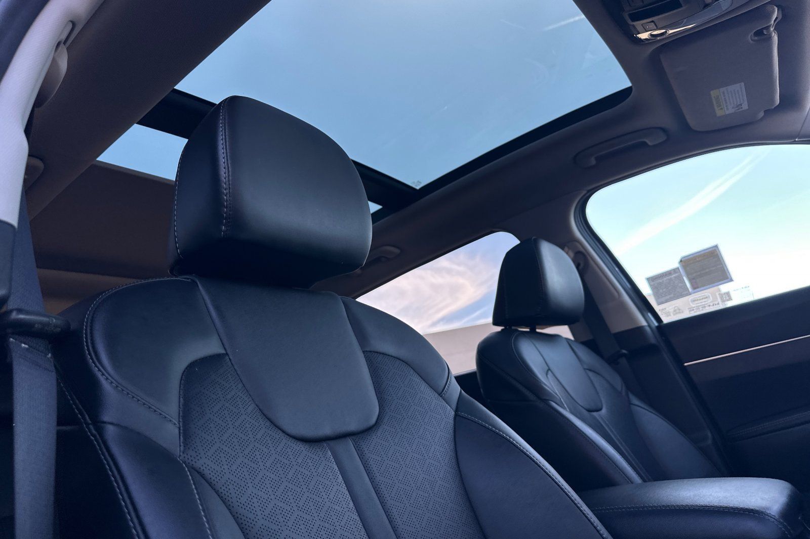 Used 2022 Kia Sorento S w/ Panoramic Sunroof Package FWD image 17