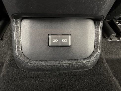 Used 2023 Toyota Highlander L FWD image 48