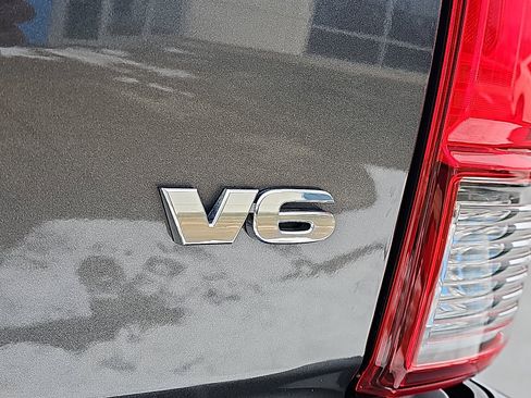 Used 2018 Toyota Tacoma SR image 31