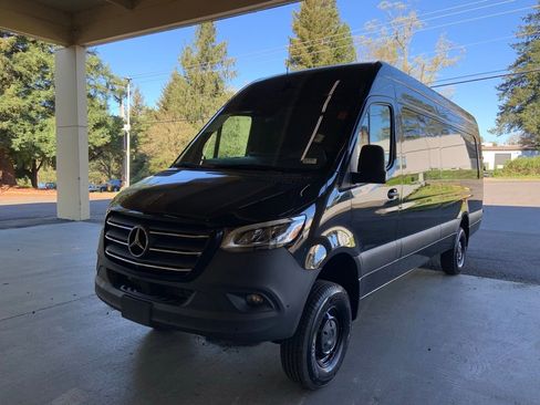 Used 2023 Mercedes-Benz Sprinter 2500 image 5