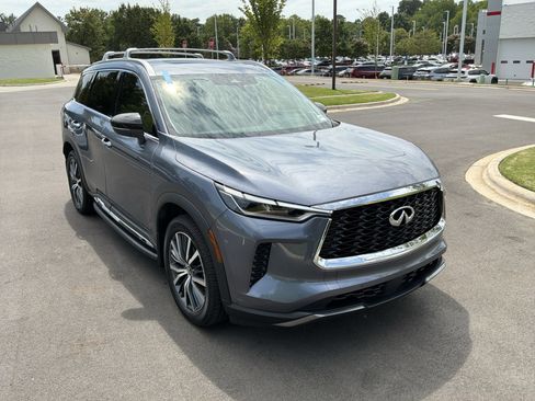 Used 2023 INFINITI QX60 Sensory w/ Vision Package AWD/4WD image 2