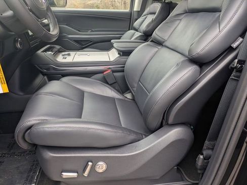 New 2026 Lincoln Navigator L Reserve AWD/4WD image 17