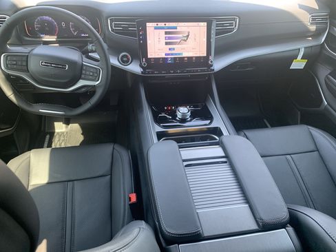New 2026 Jeep Grand Wagoneer Limited AWD/4WD image 17