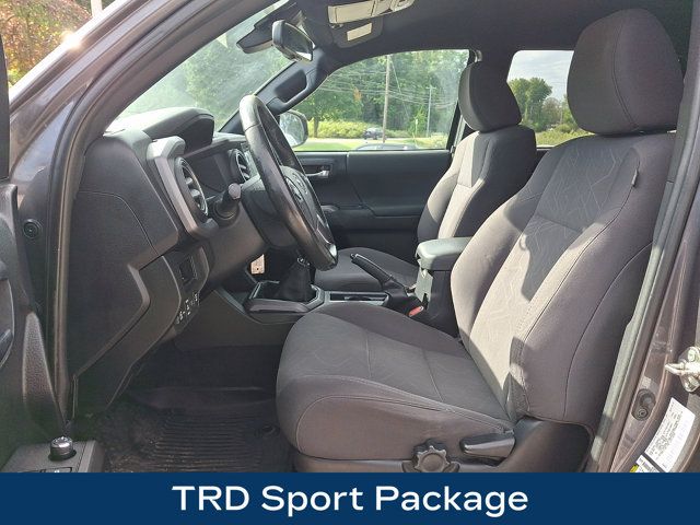Used 2018 Toyota Tacoma TRD Sport AWD/4WD image 2
