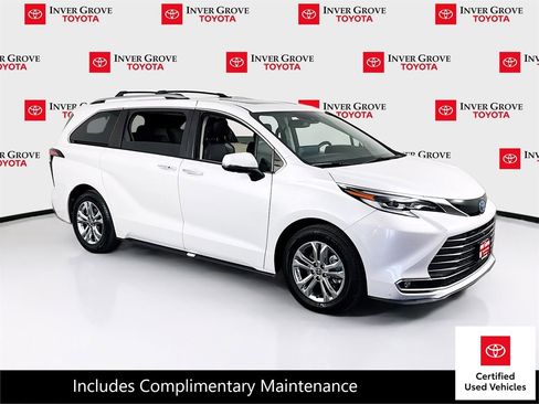 Certified 2022 Toyota Sienna Platinum image 3