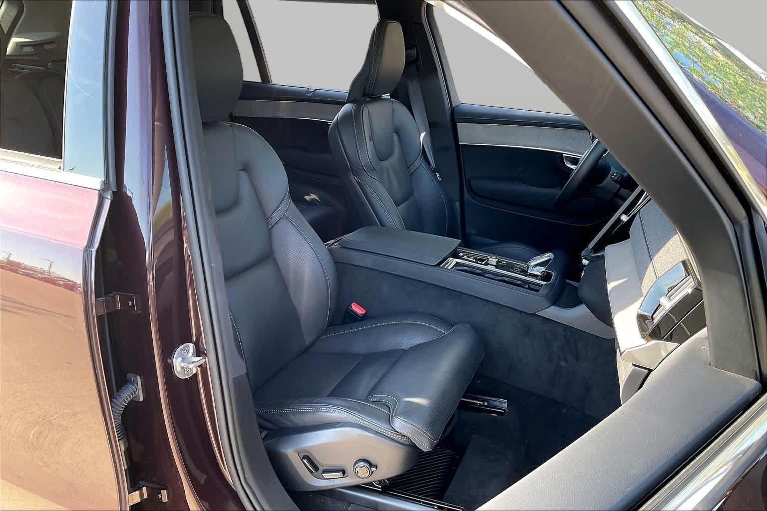 Used 2025 Volvo XC90 T8 Ultra w/ Protection Package Premier AWD/4WD image 9