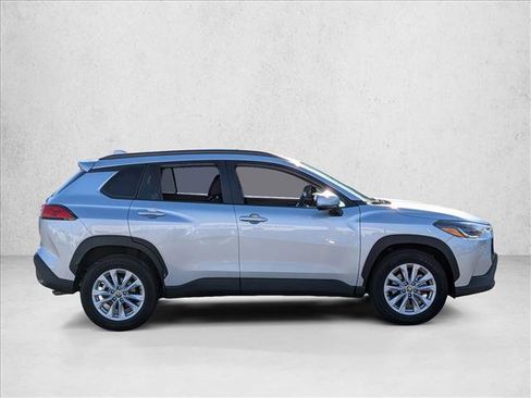 Used 2023 Toyota Corolla Cross LE image 4