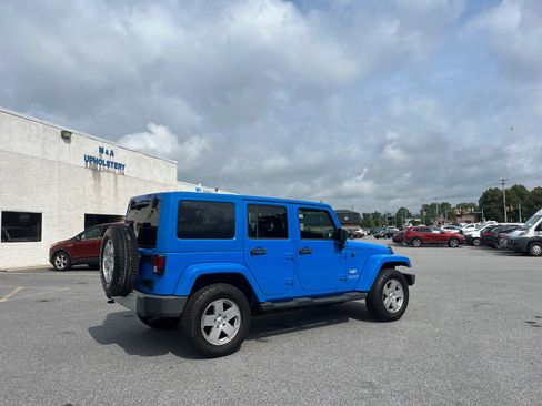 Used 2012 Jeep Wrangler Unlimited Sahara w/ Dual Top Group AWD/4WD image 33