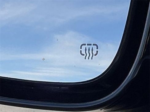 Used 2025 Chrysler Pacifica Select image 40