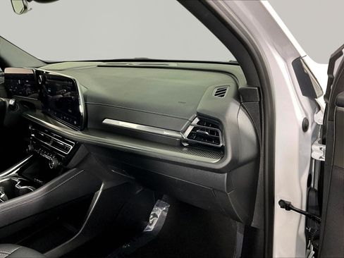 Used 2026 Chevrolet Traverse LT AWD/4WD image 27