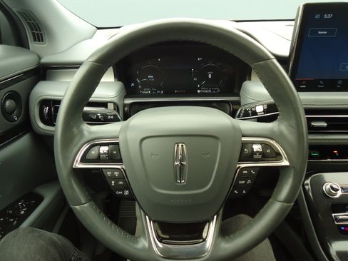 Used 2022 Lincoln Nautilus Reserve AWD/4WD image 12