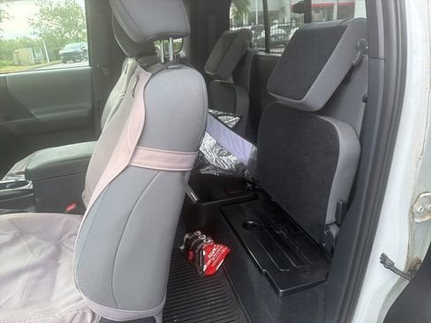 Used 2019 Toyota Tacoma SR w/ SX Package AWD/4WD image 9